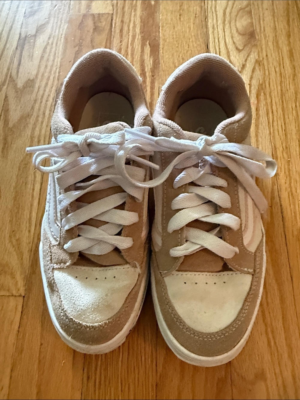 Vans sz 2.5 girls Casual Low-Top Sneakers in Beige and White barely worn